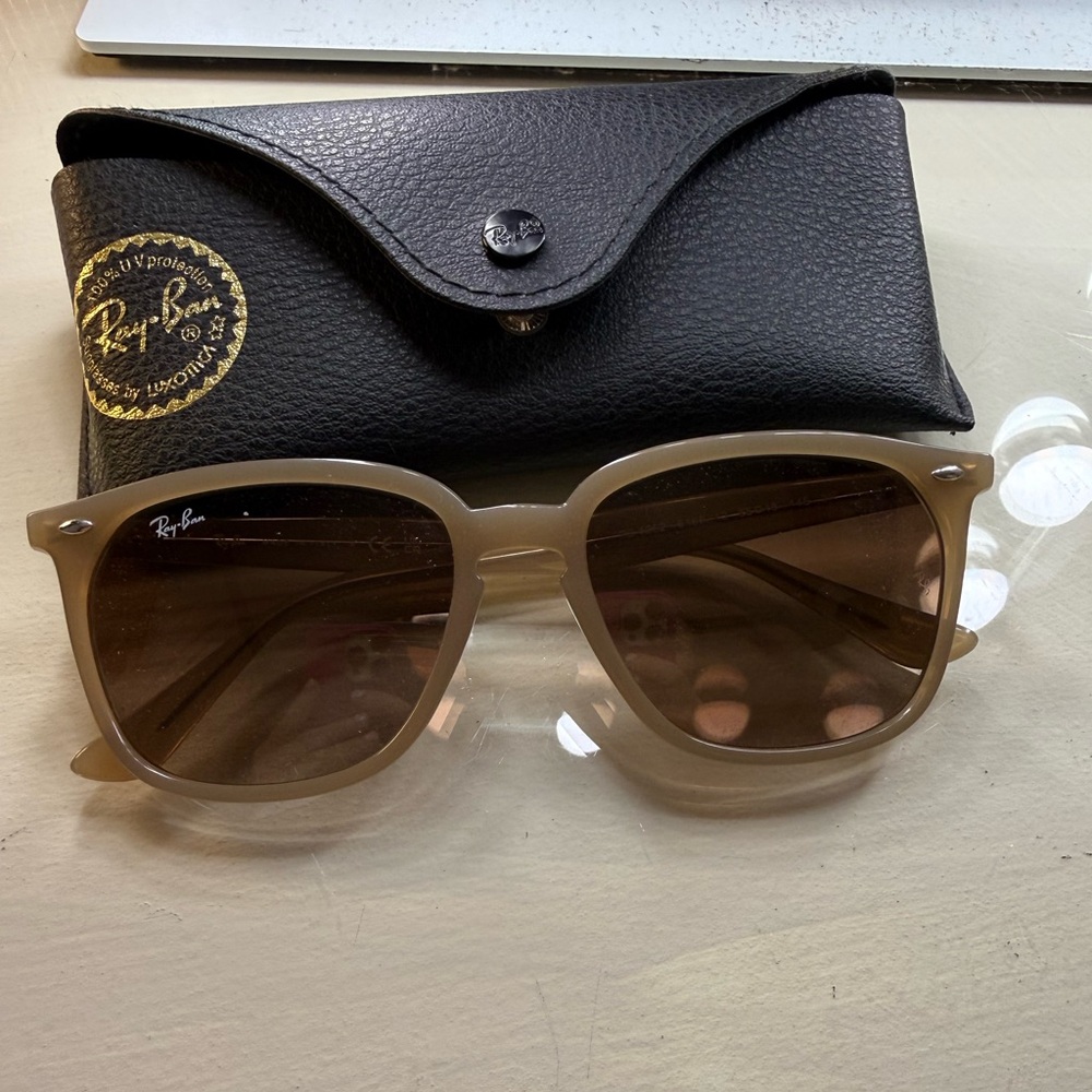Women’s Ray Ban sunglasses